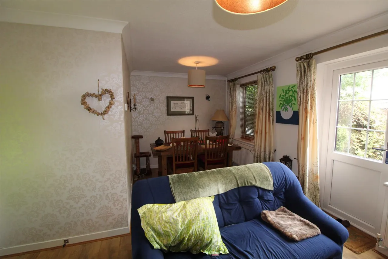 Englefield Close, Englefield Green, Egham, Surrey, TW20 0SE, photo 4