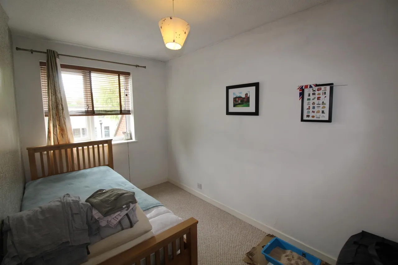 Englefield Close, Englefield Green, Egham, Surrey, TW20 0SE, photo 14