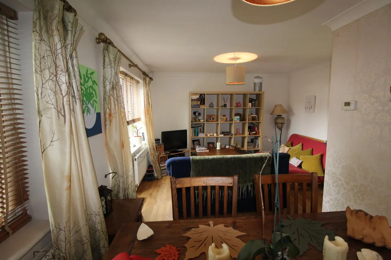 Englefield Close, Englefield Green, Egham, Surrey, TW20 0SE, photo 6