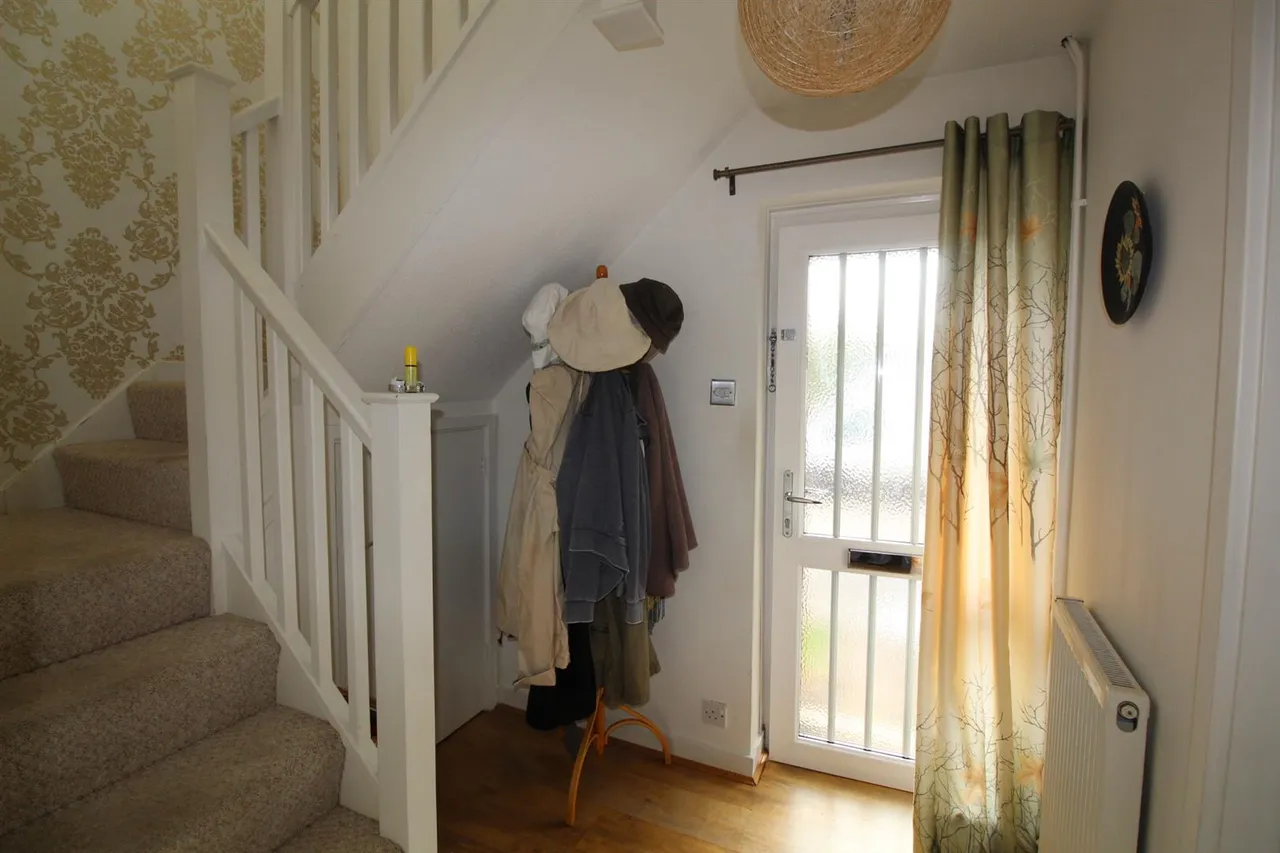 Englefield Close, Englefield Green, Egham, Surrey, TW20 0SE, photo 10