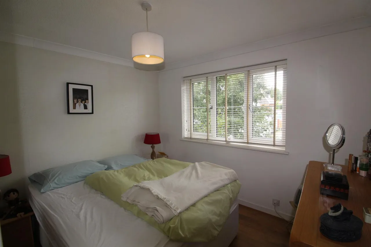 Englefield Close, Englefield Green, Egham, Surrey, TW20 0SE, photo 12