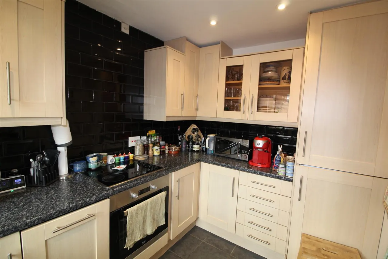 Englefield Close, Englefield Green, Egham, Surrey, TW20 0SE, photo 9