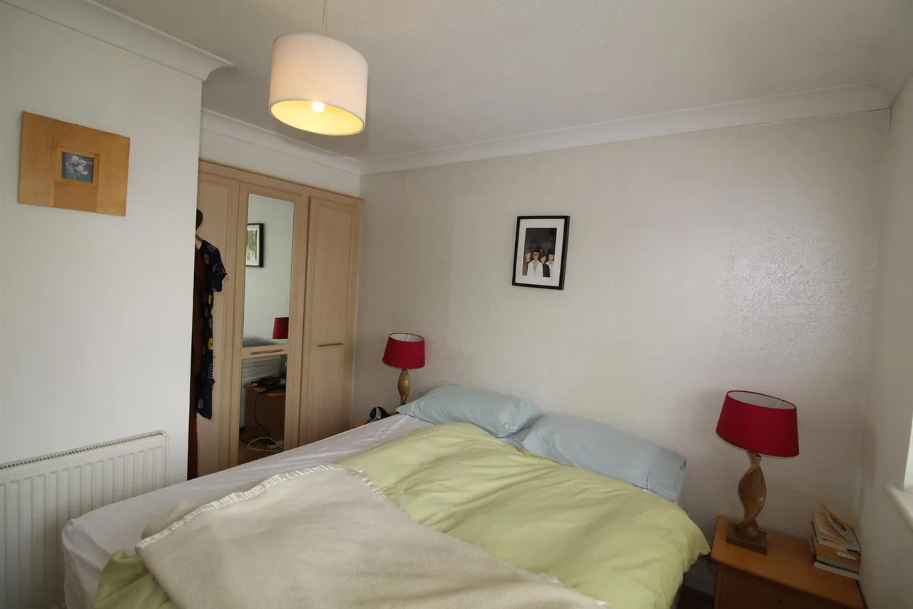 Englefield Close, Englefield Green, Egham, Surrey, TW20 0SE, photo 13