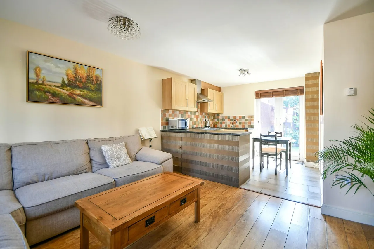 Town Centre, SN1, photo 4