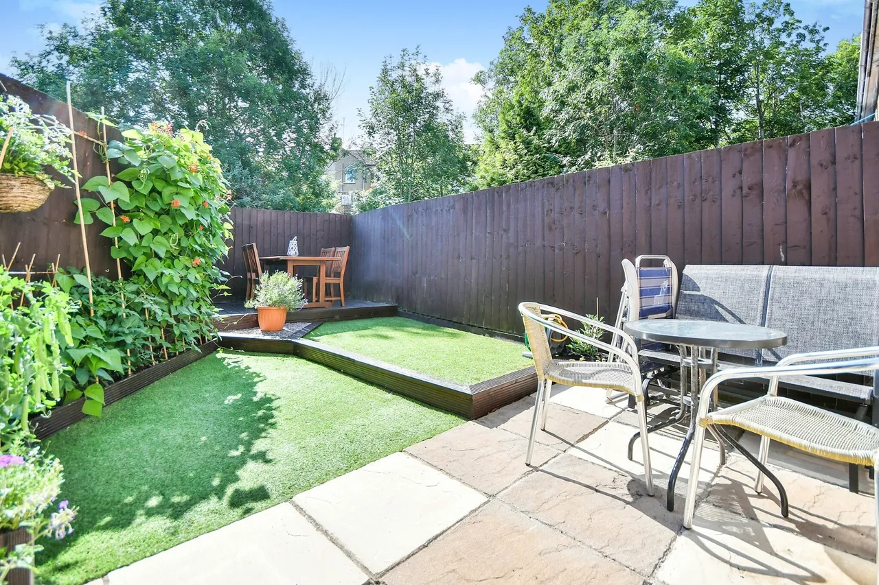 Town Centre, SN1, photo 8