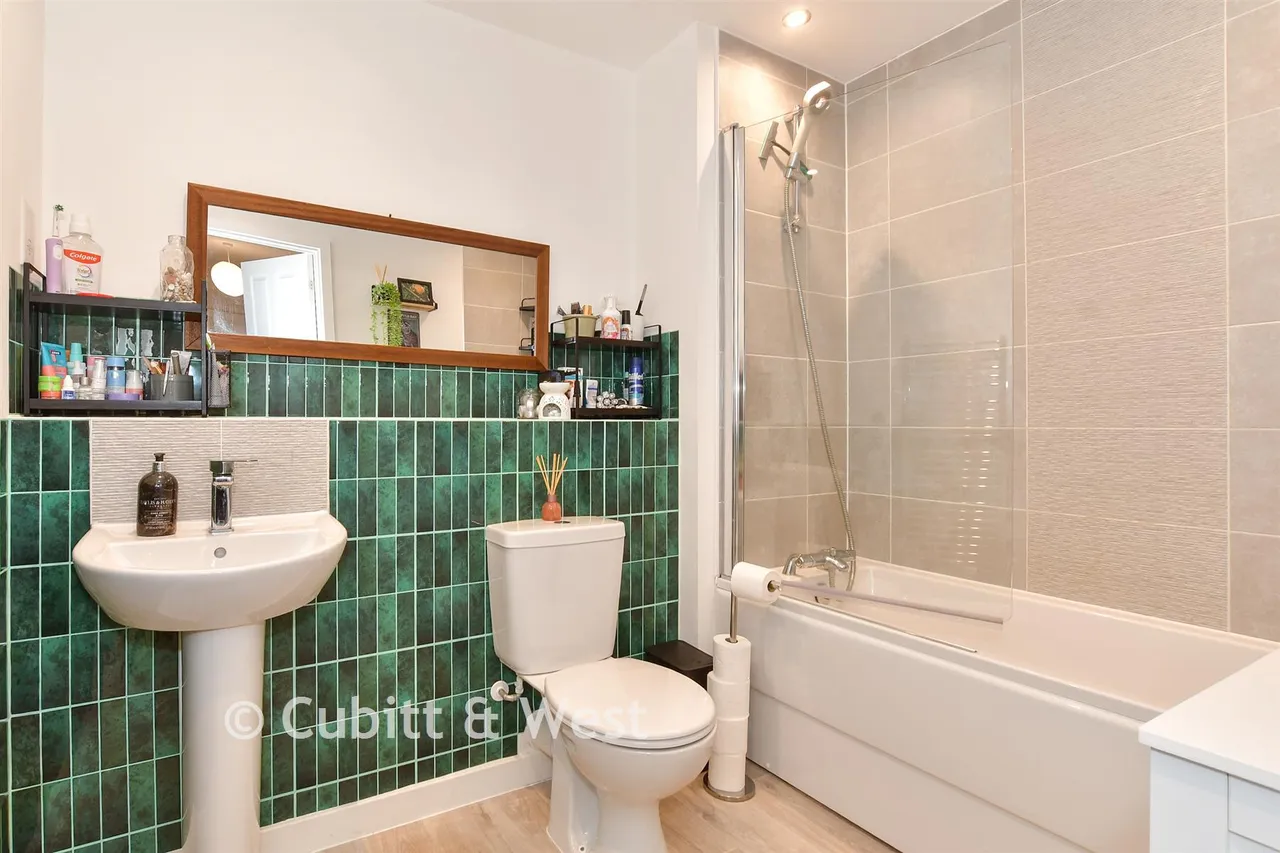 New Bridge Road, Cranleigh, GU6, photo 7