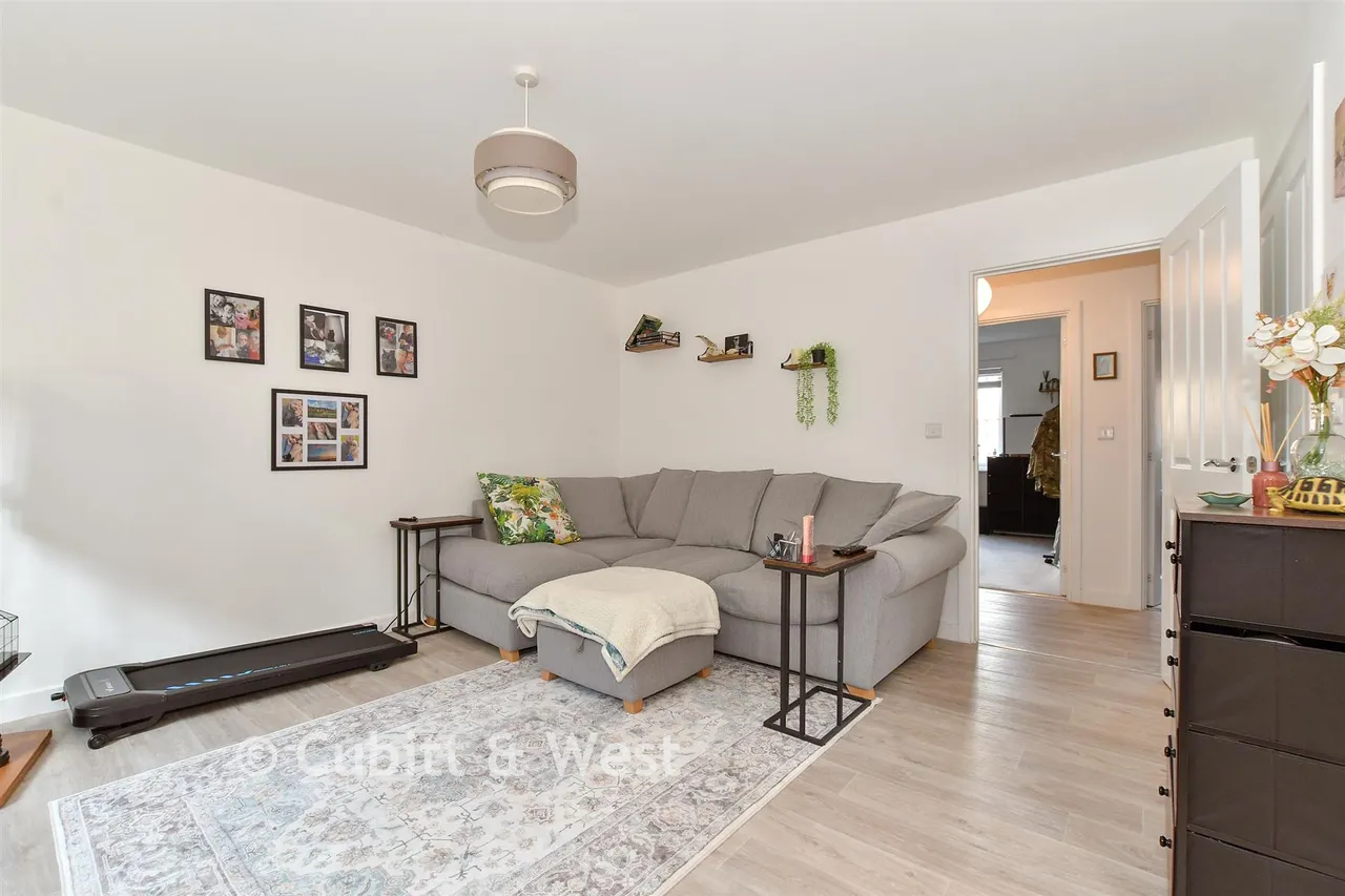 New Bridge Road, Cranleigh, GU6, photo 5
