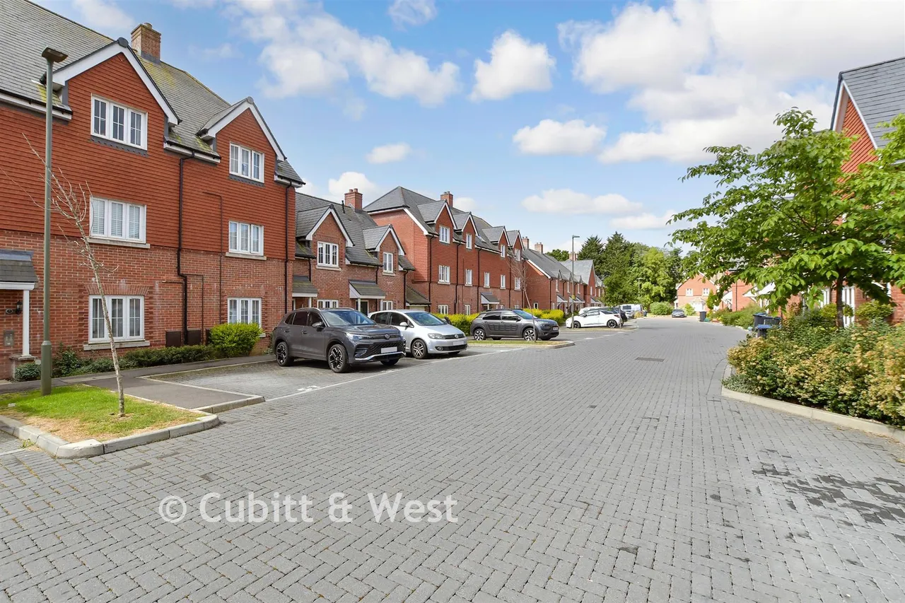 New Bridge Road, Cranleigh, GU6, photo 8