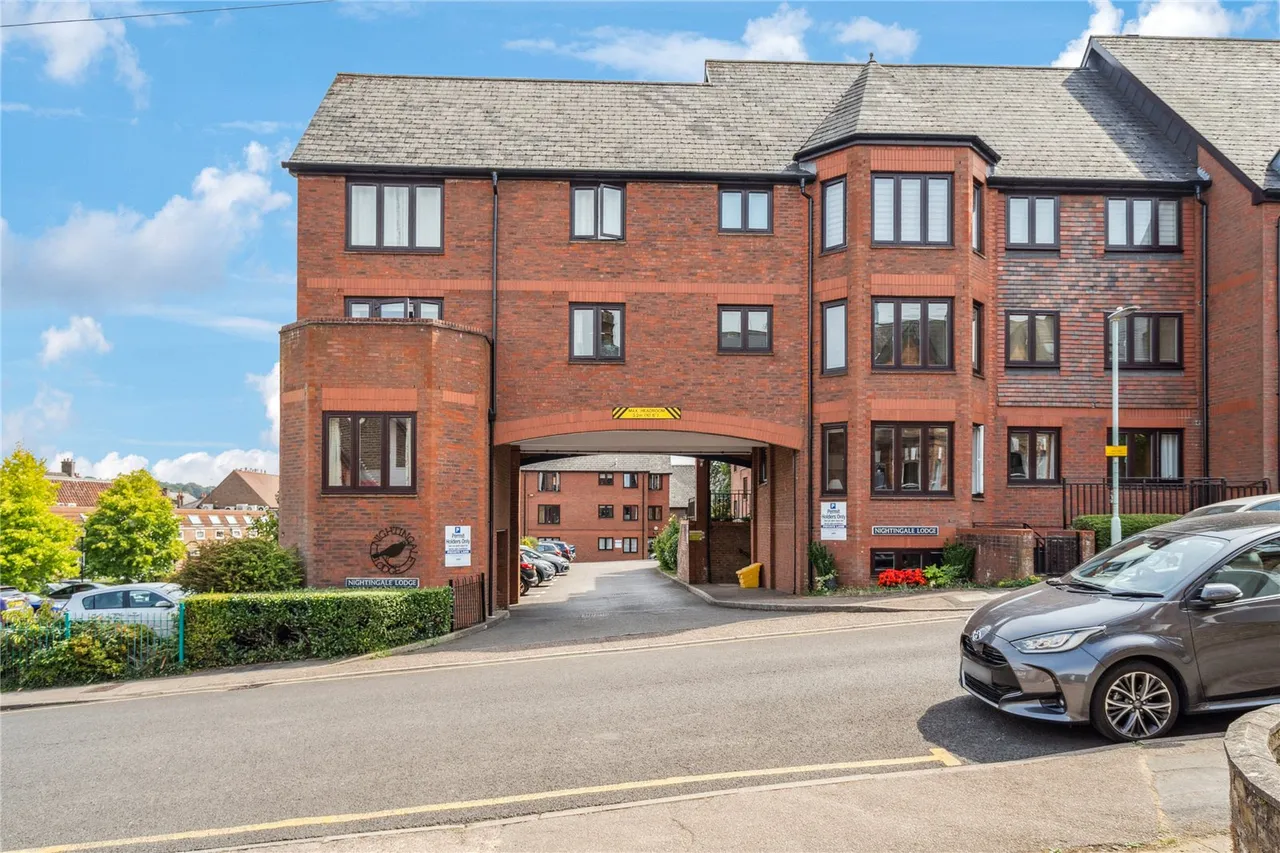 2 bed flat for sale, Berkhamsted, Hertfordshire