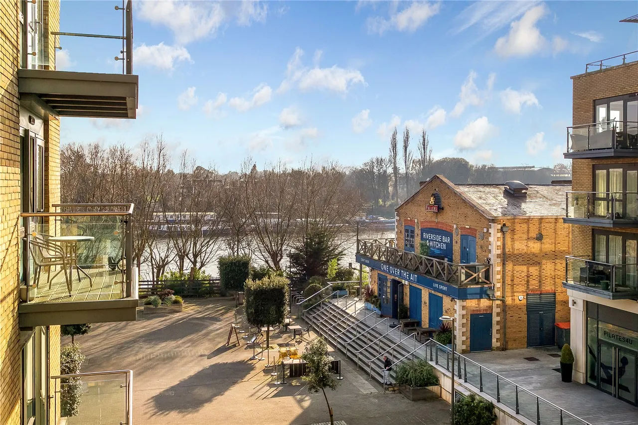 Kew Bridge Road, Brentford, TW8, photo 4