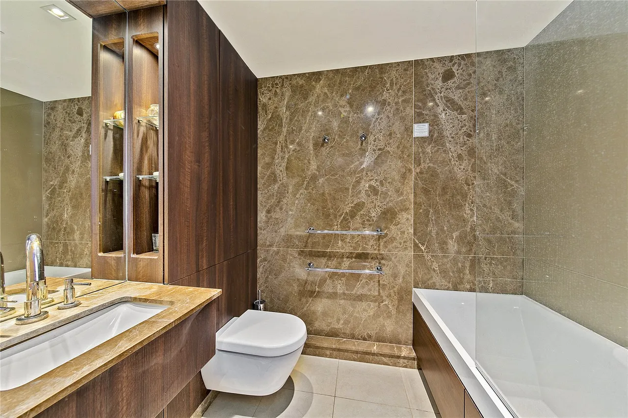 Kew Bridge Road, Brentford, TW8, photo 8