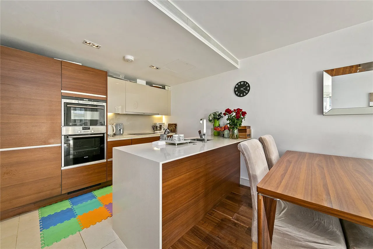 Kew Bridge Road, Brentford, TW8, photo 6