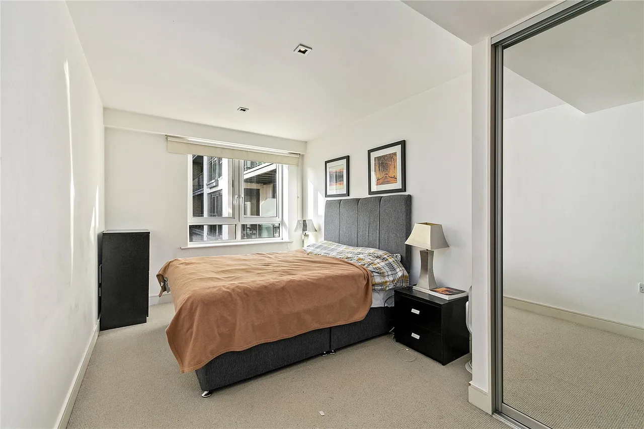 Kew Bridge Road, Brentford, TW8, photo 3