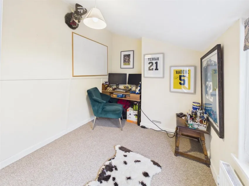 Hucclecote Road, Gloucester, photo 17