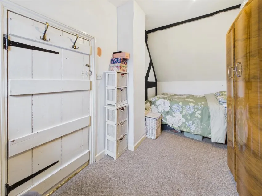 Hucclecote Road, Gloucester, photo 15