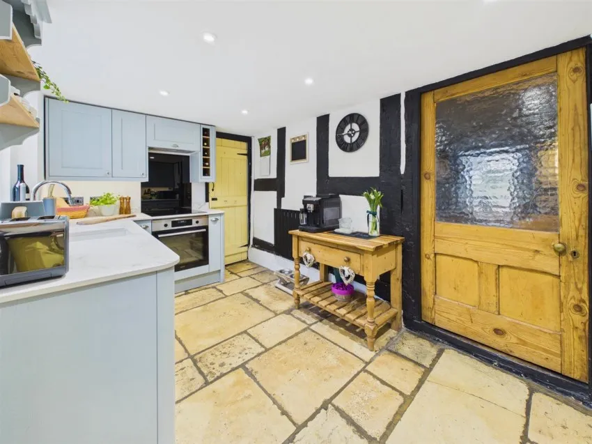 Hucclecote Road, Gloucester, photo 6