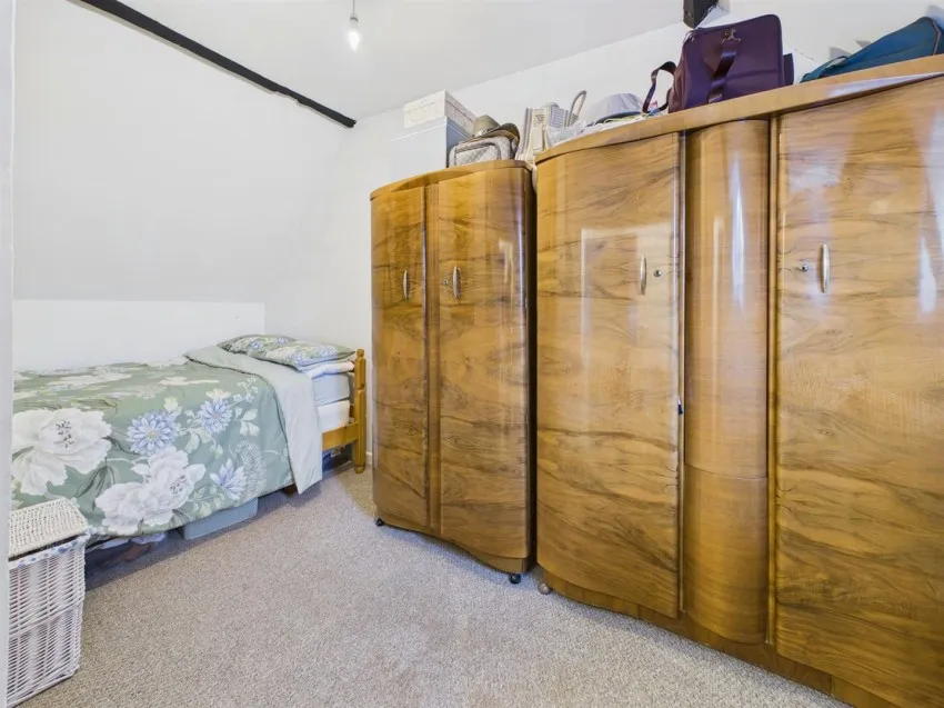 Hucclecote Road, Gloucester, photo 16