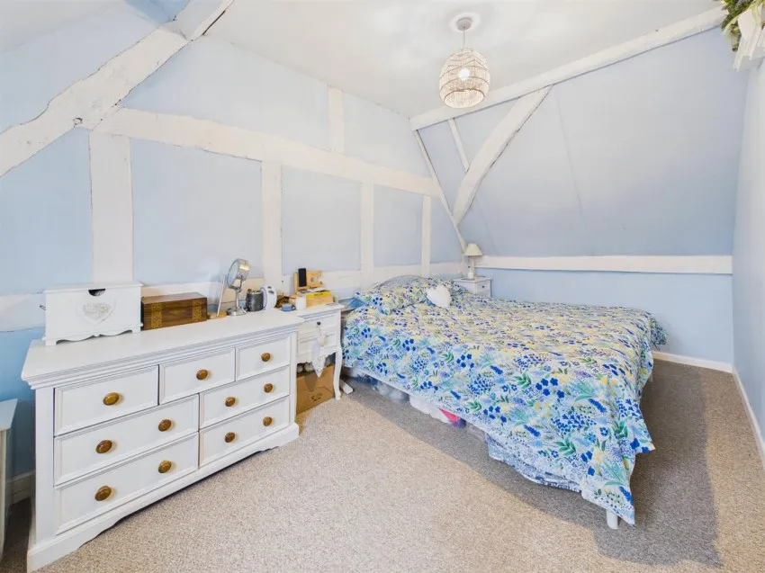 Hucclecote Road, Gloucester, photo 14