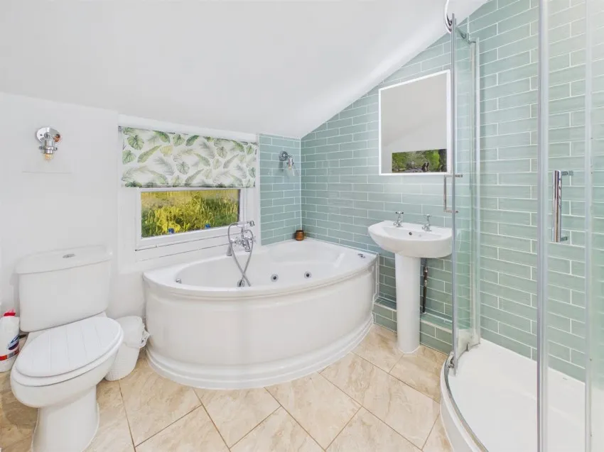 Hucclecote Road, Gloucester, photo 20