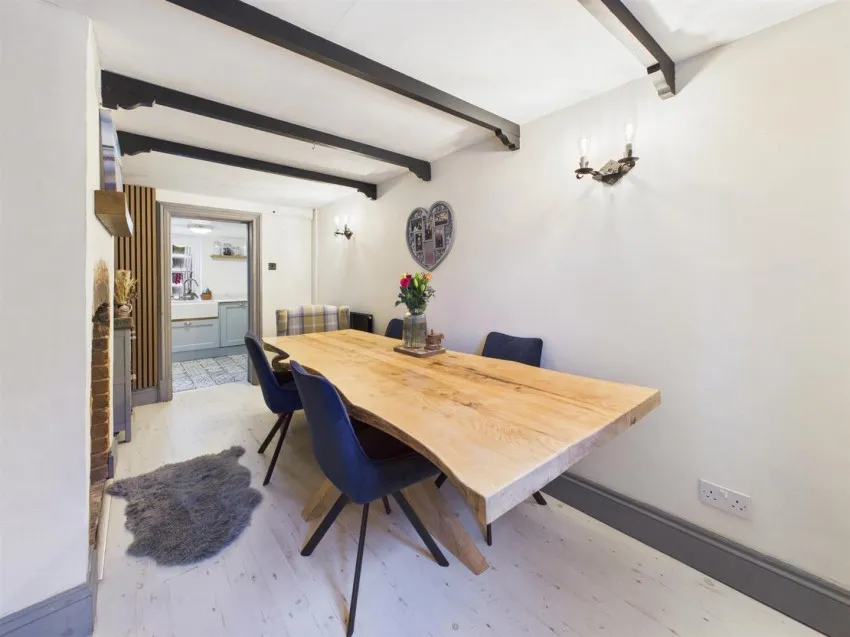 Hucclecote Road, Gloucester, photo 4