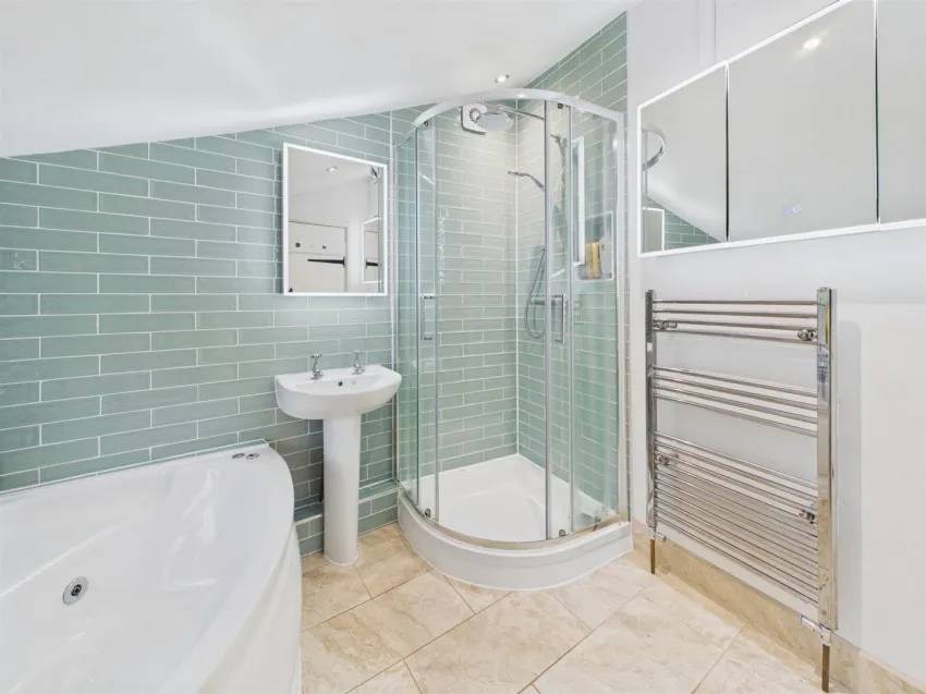 Hucclecote Road, Gloucester, photo 21