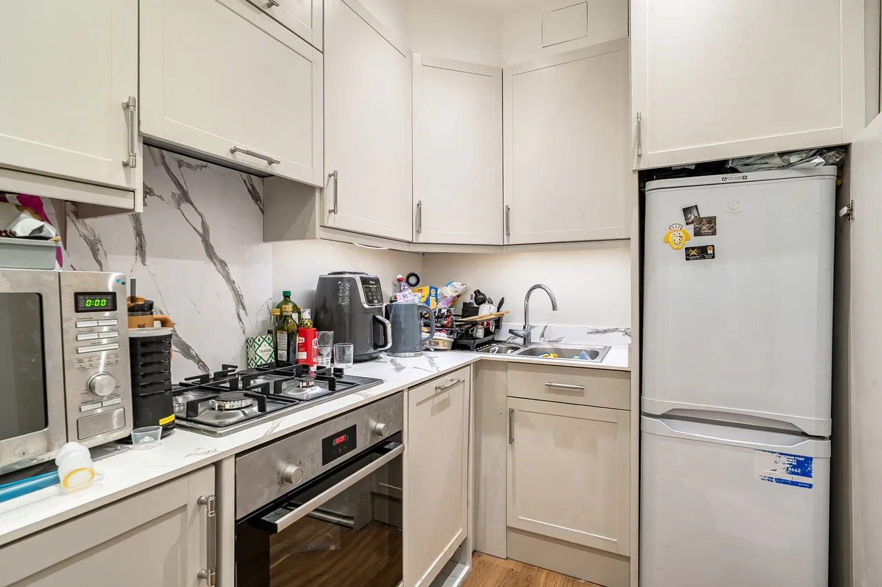 Flat 3, 47 Gloucester Road, London, photo 3