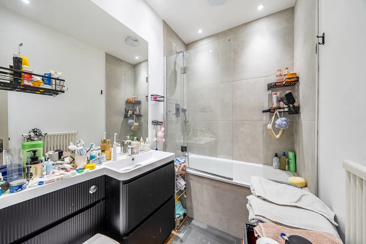Flat 3, 47 Gloucester Road, London, photo 5
