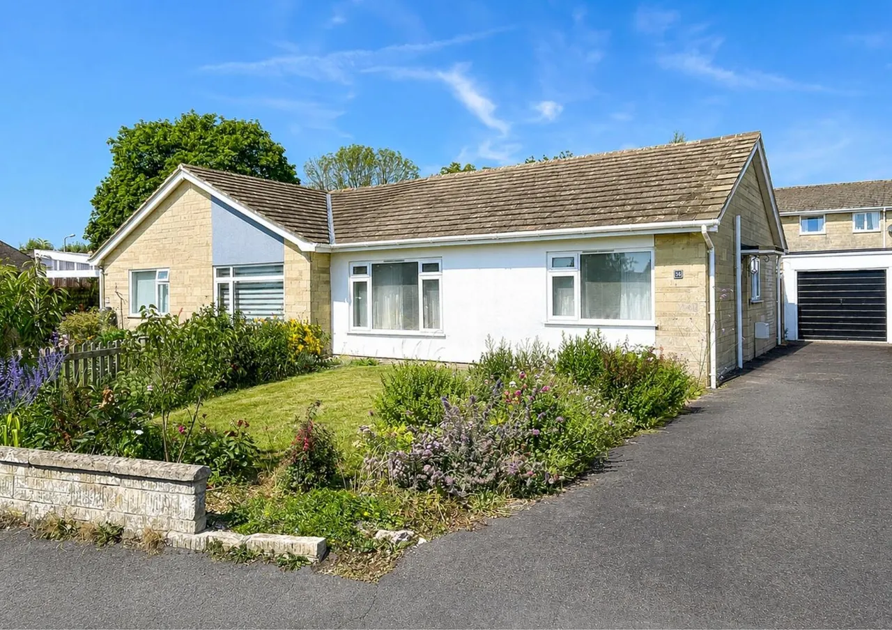2 bed house for sale — Westover, Frome, Somerset BA11 4HS