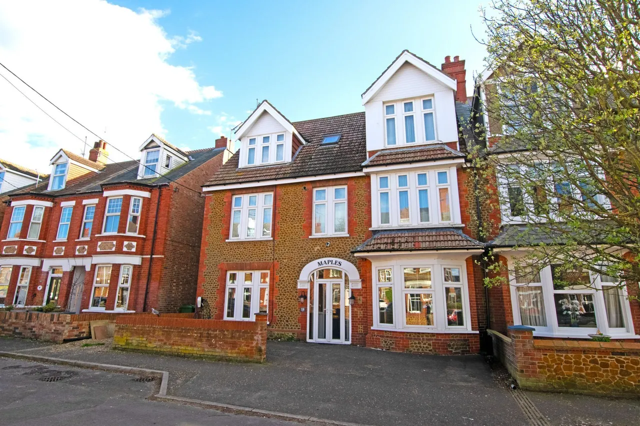 6 bed property for sale, Three Storey Victorian Home in Hunsta