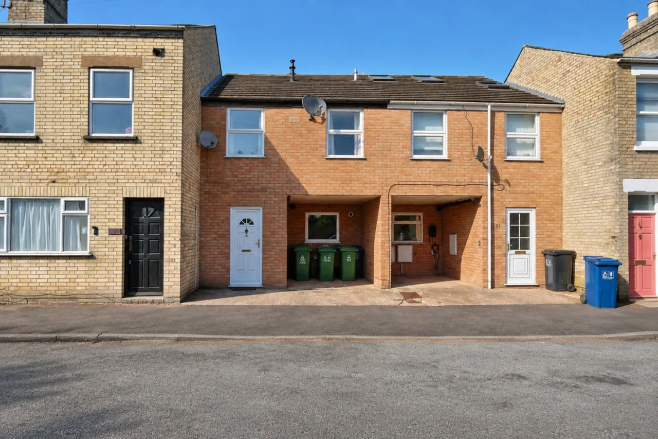 3 bed house to rent — Marmora Road
