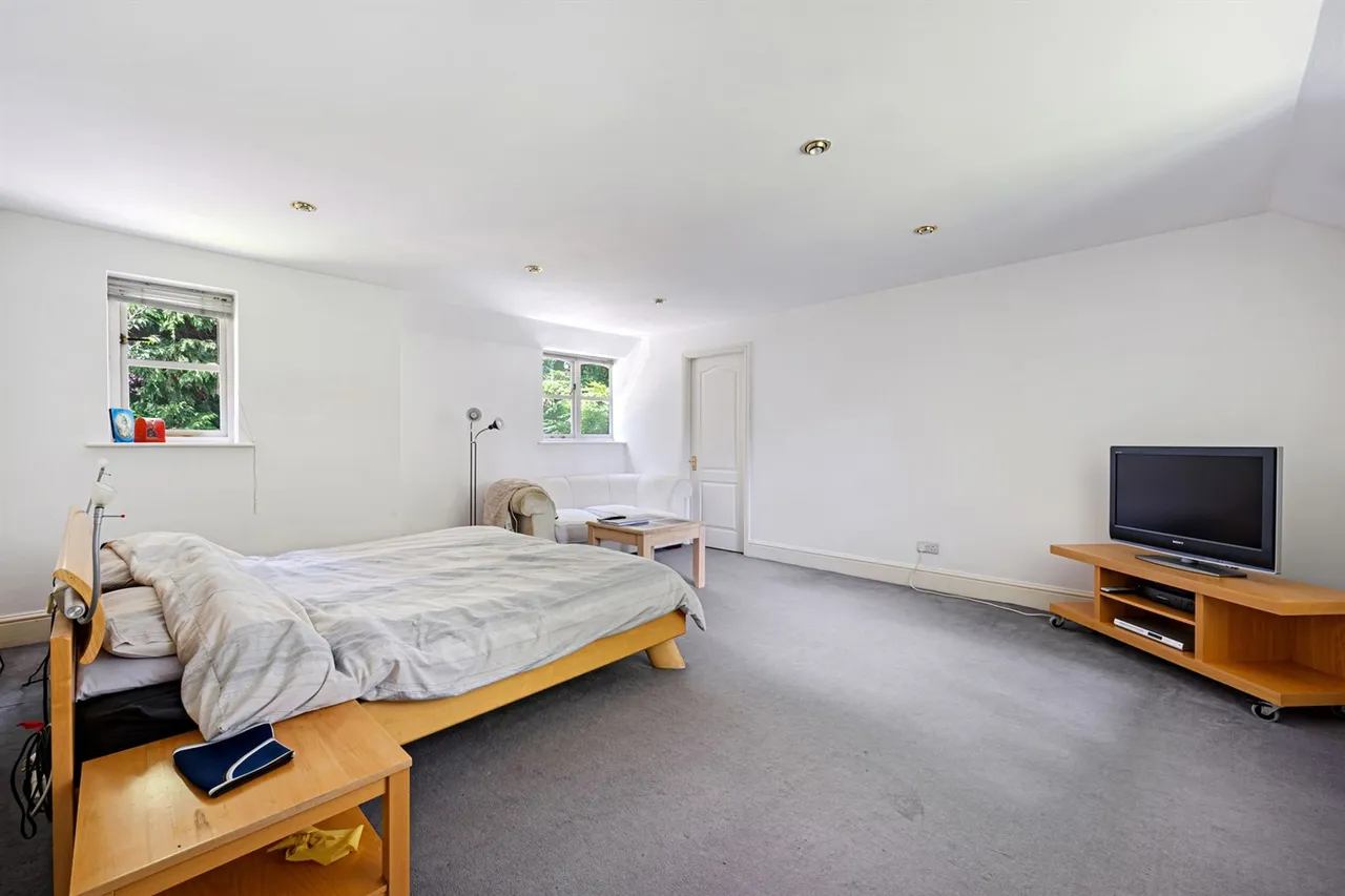 Hale, Altrincham, photo 12