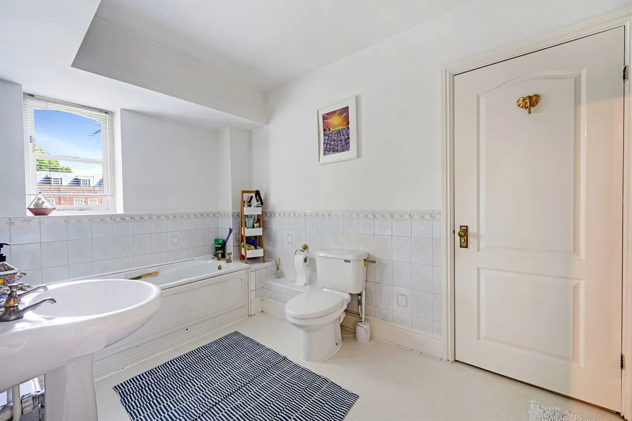 Hale, Altrincham, photo 16