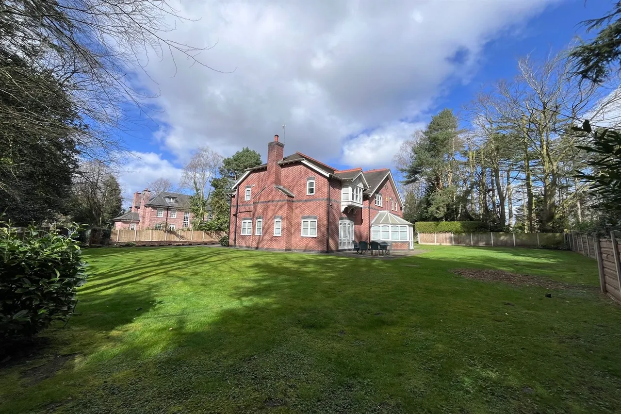 Hale, Altrincham, photo 21
