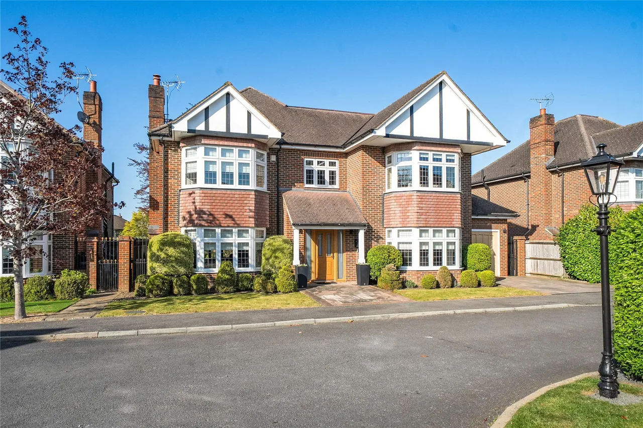 5 bed house for sale — Langham Close, Bromley, BR2