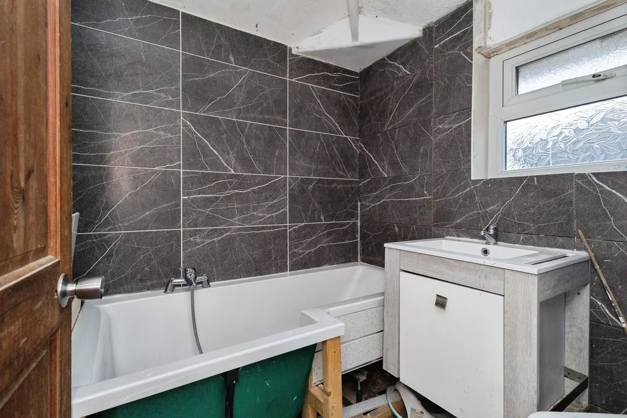 Lees Road, Ashton-under-Lyne, Greater Manchester, OL6, photo 12