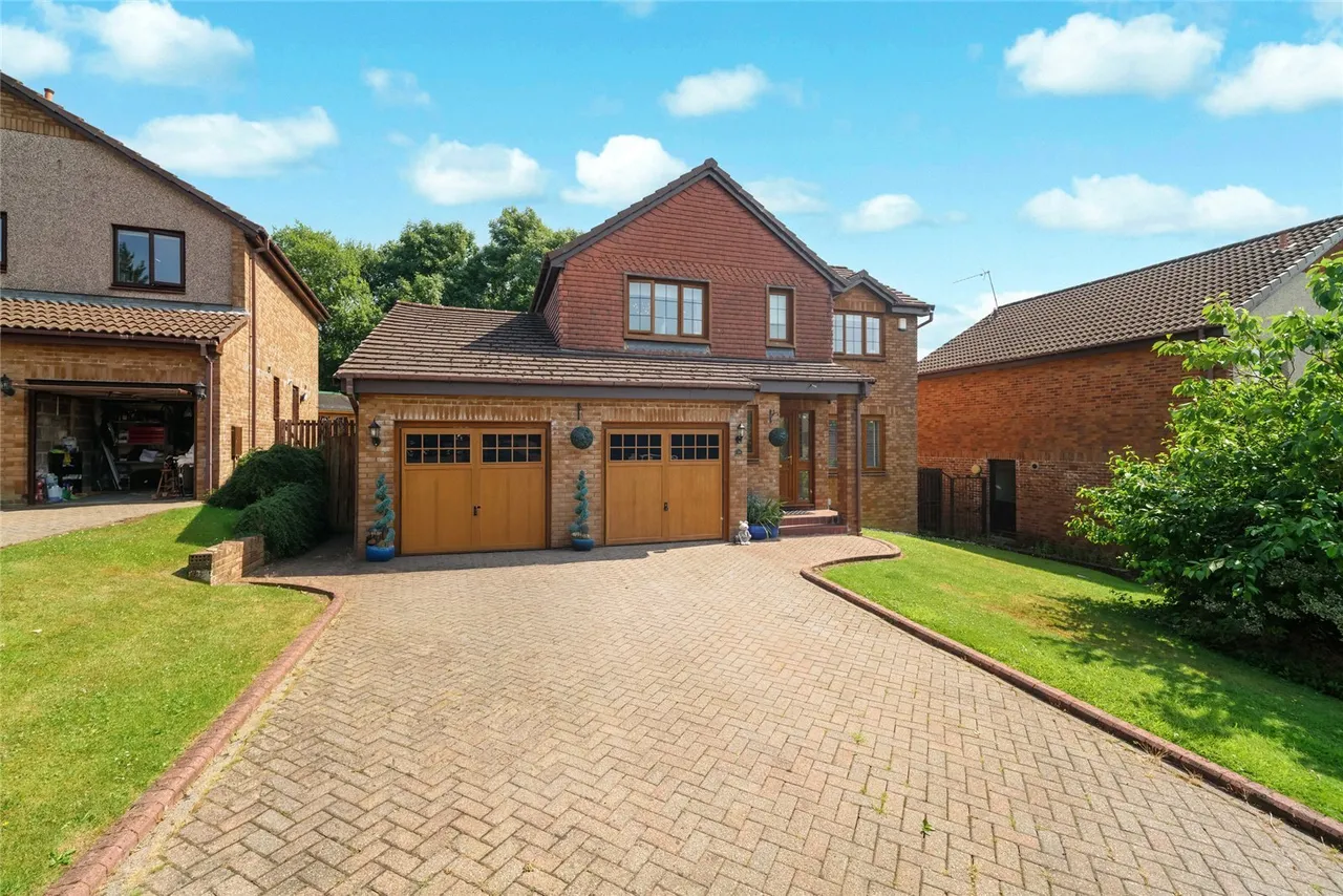 4 bed house for sale — McLaren Grove, Stewartfield, East Kilbride, South Lanarkshire, G74