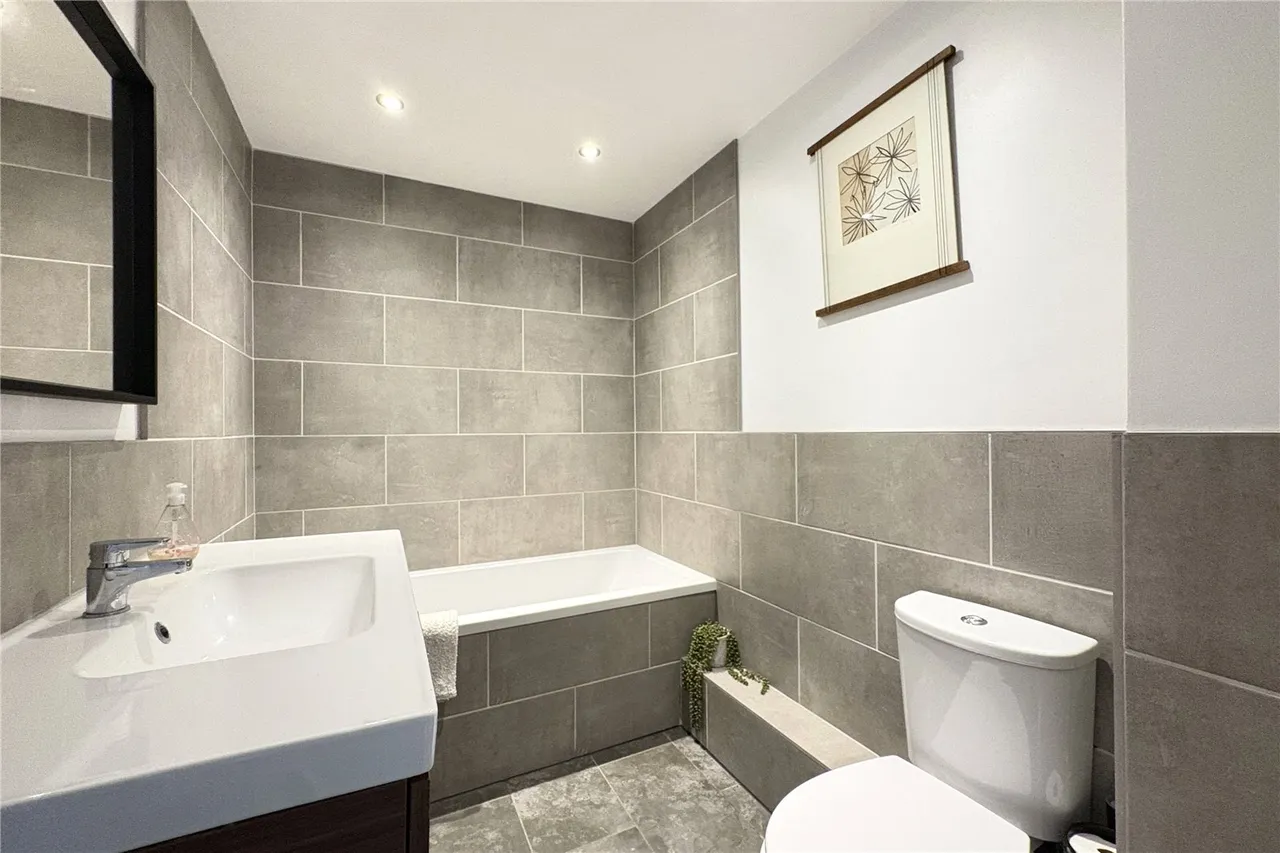Bell Chase, Aldershot, Hampshire, GU11 3GZ, photo 4