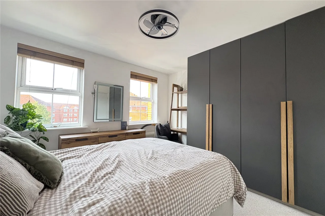 Bell Chase, Aldershot, Hampshire, GU11 3GZ, photo 6