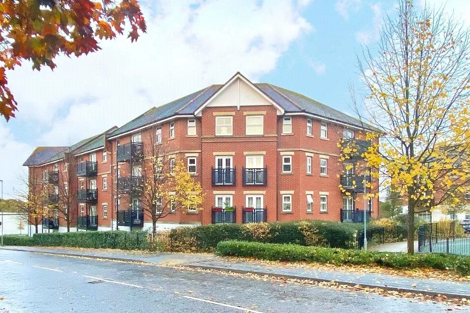2 bed flat for sale — Bell Chase, Aldershot, Hampshire, GU11 3GZ