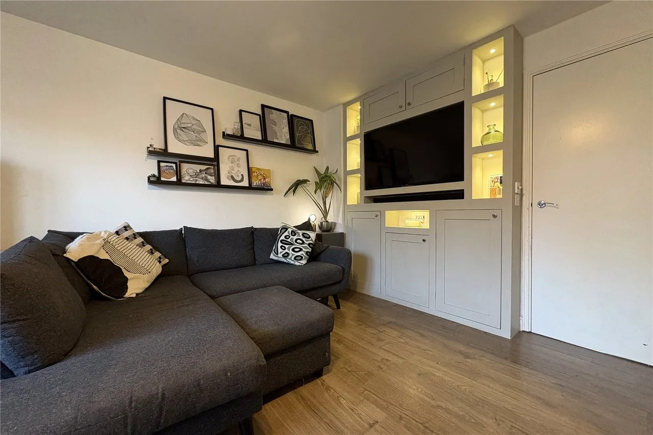 Bell Chase, Aldershot, Hampshire, GU11 3GZ, photo 3