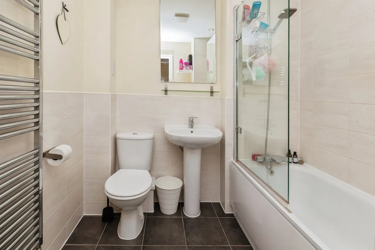 Conference Road, Aylesbury, HP18, photo 11