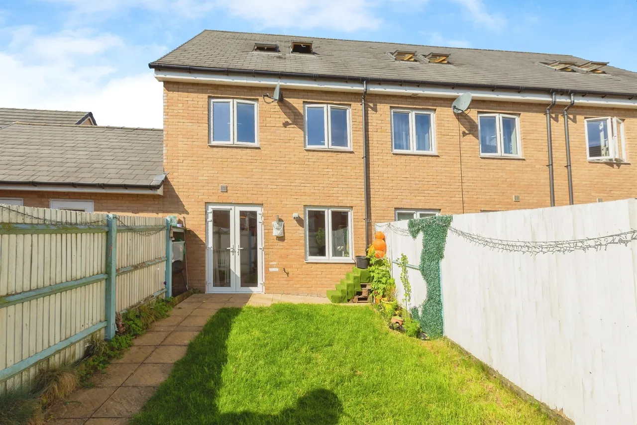 Conference Road, Aylesbury, HP18, photo 15