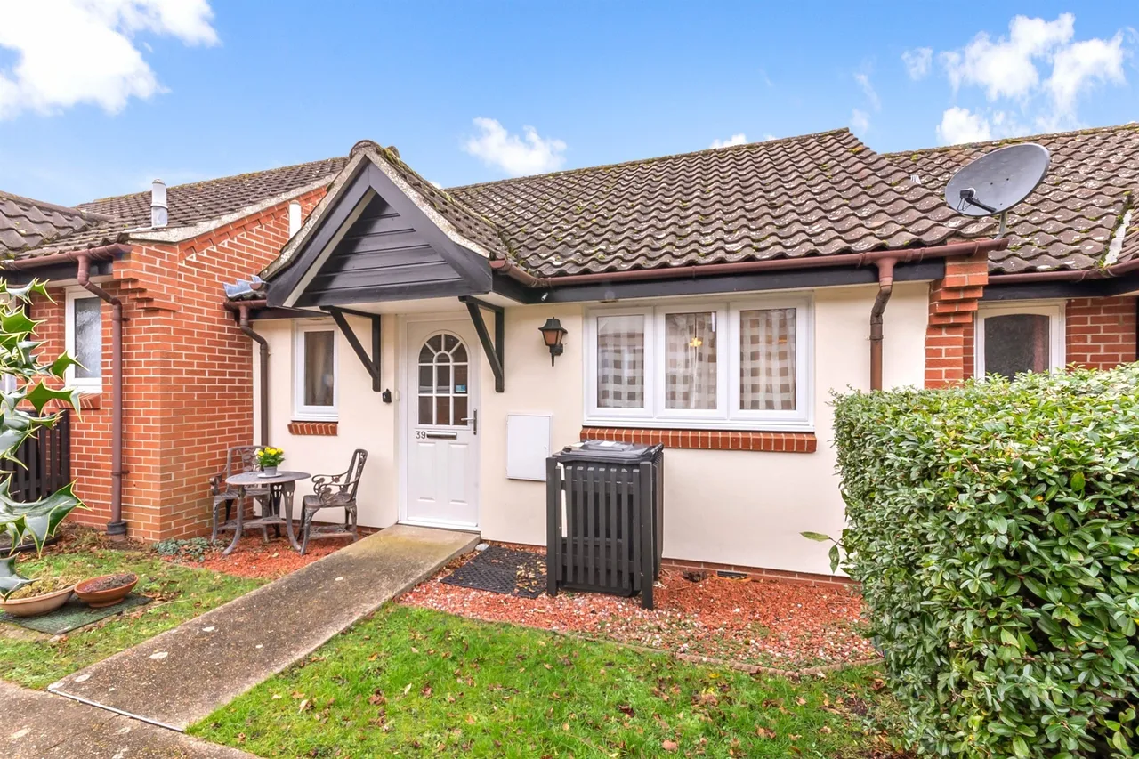 1 bed house for sale — Newnham Green, Maldon