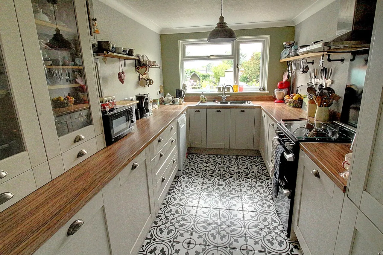 Higham Lane, Nuneaton, CV11, photo 2