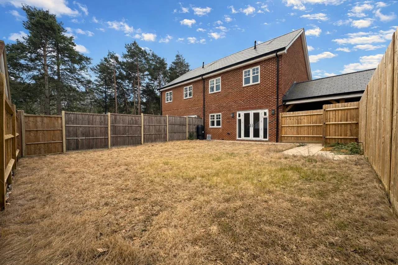 The Fairway, Fleet, Hampshire, GU51 3JU, photo 6