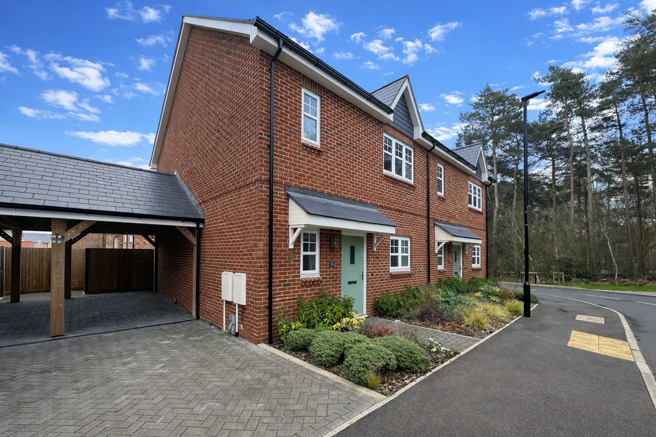 3 bed house for sale — The Fairway, Fleet, Hampshire, GU51 3JU