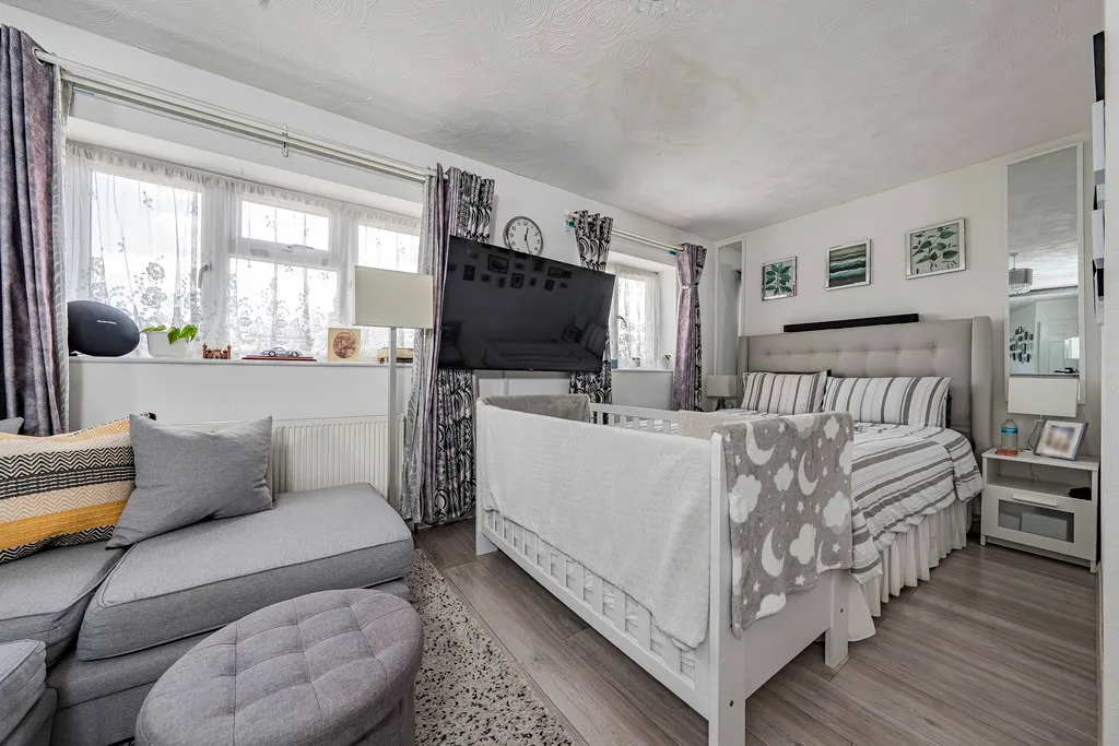 Mount Avenue, Southall, photo 12