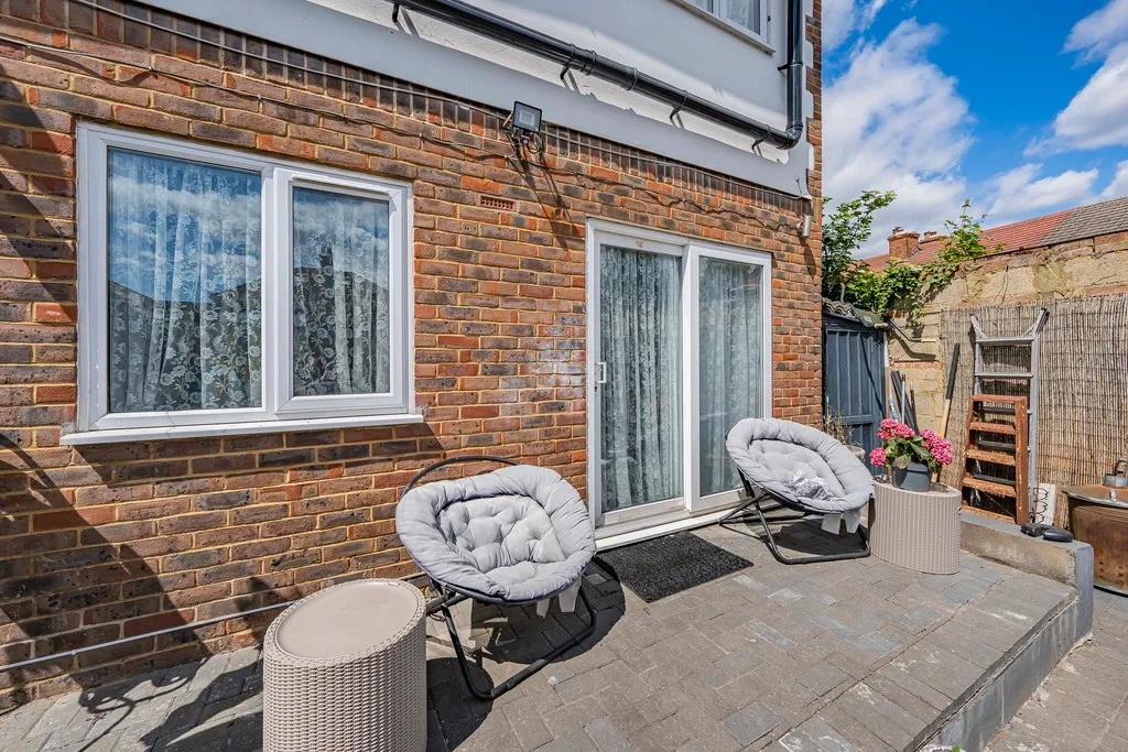 Mount Avenue, Southall, photo 30