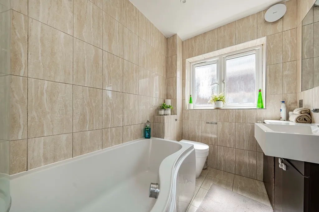 Mount Avenue, Southall, photo 24