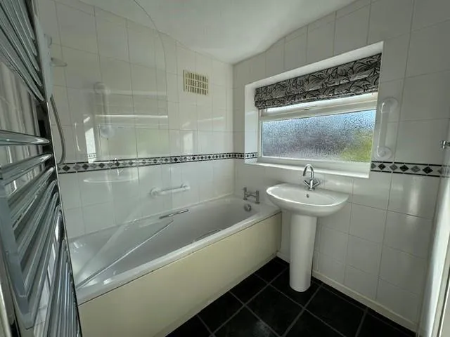 Cornwall Road, Heald Green, photo 8